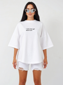 balti moteriski marskineliai su juodu issiuvinejimu