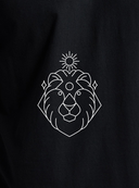 juodi medvilniniai marskineliai su issiuvineta emblema 